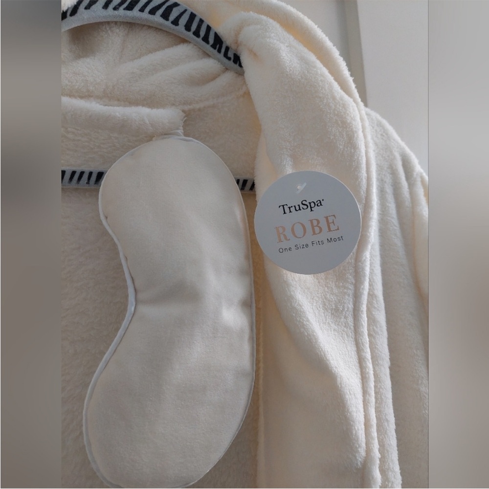 NWT Soft Cream Robe, Slippers, and Eye Mask Set - Perfect Gift!